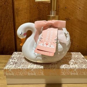 NWT Always & Forever Pink Swan Hand Soap Pump - Decorative Bath & Body - So Cute